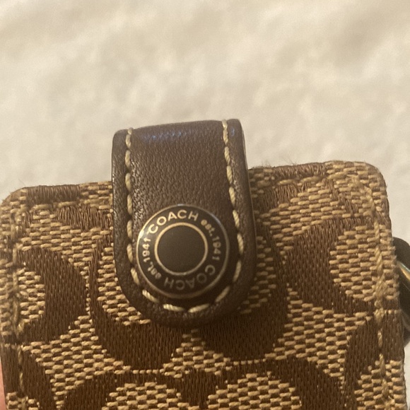 Coach I pod case with iPod     Firm price - Picture 14 of 14